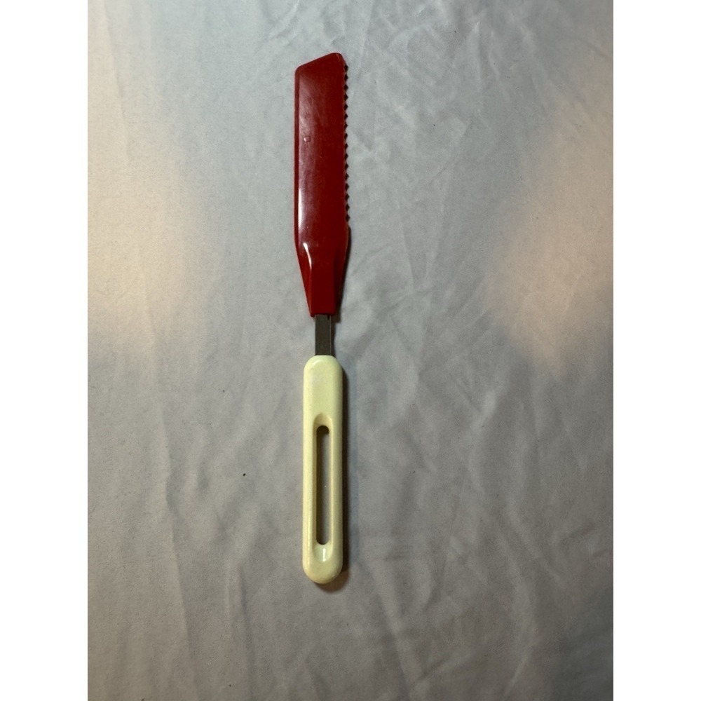 Vintage Bonny Red Long Thin Serrated Spatula Icing Spreader‎ With White Handle